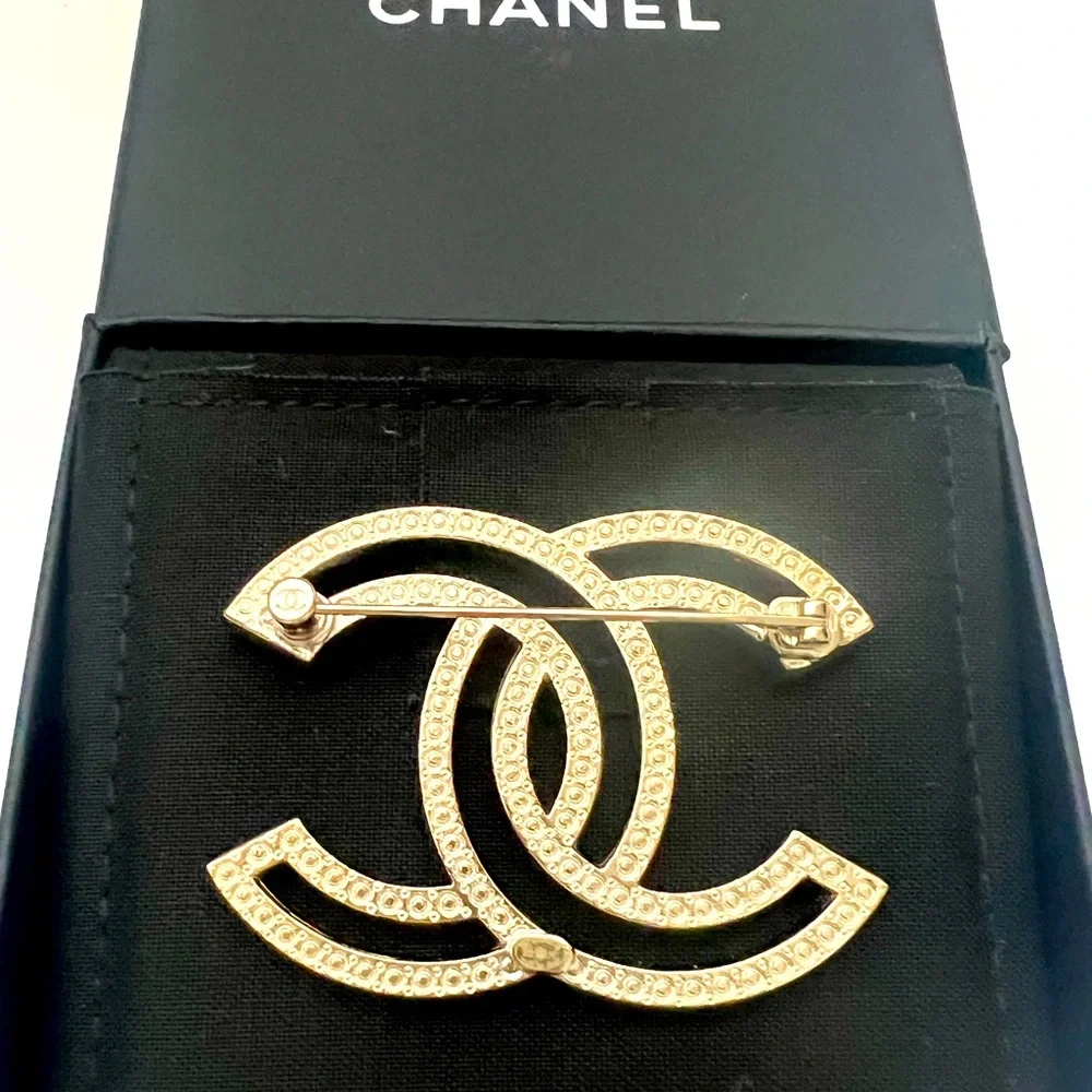 🔥CHANEL Classic CC crystal brooch